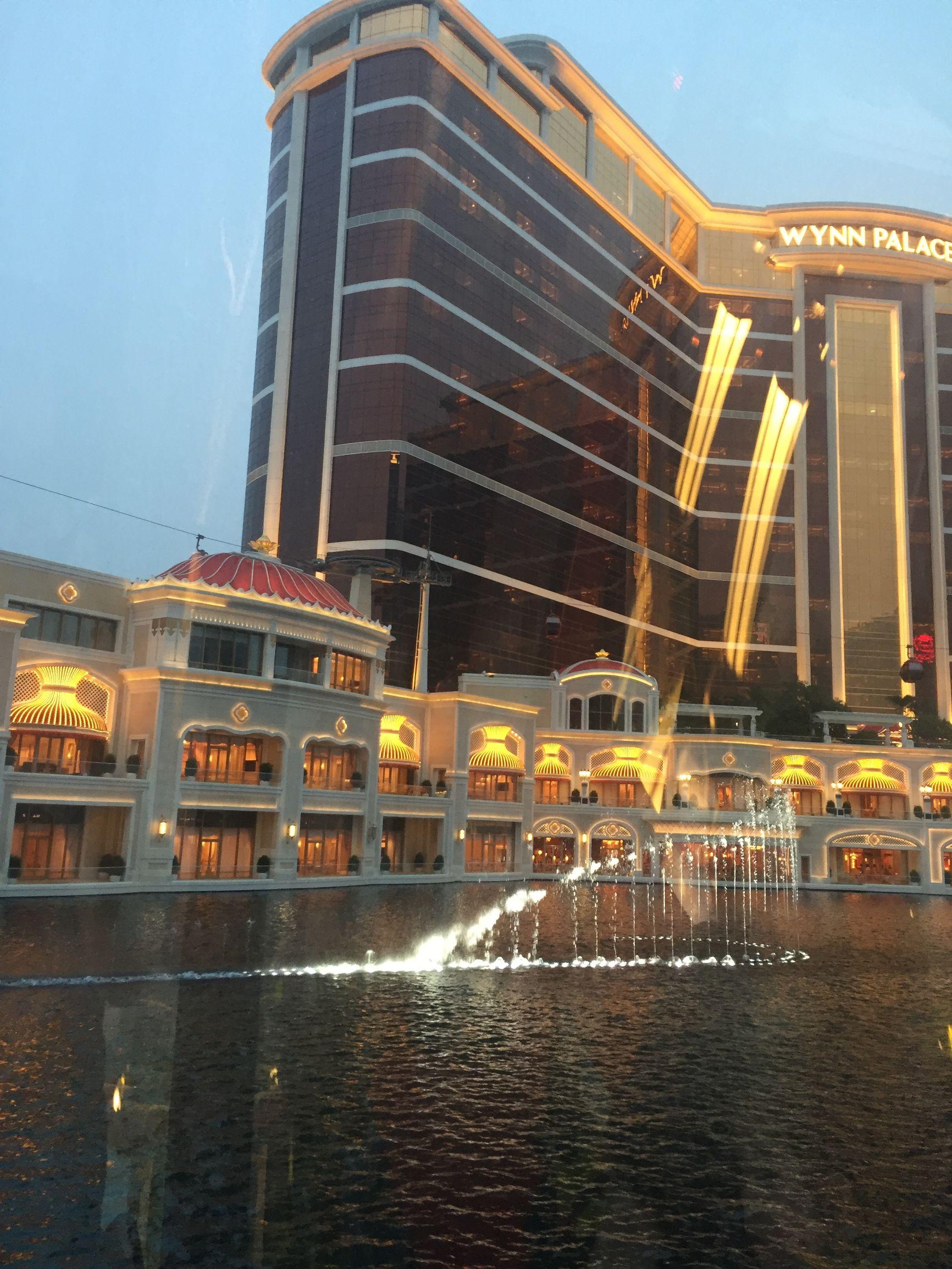 澳门，向尊敬的听众朋友们致意