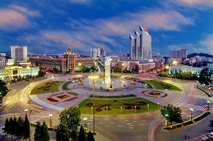 鞍山,东北钢铁城的沧桑与辉煌